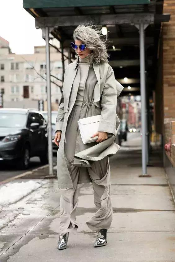 秋天买什么颜色风衣,冬天怎么挑选风衣