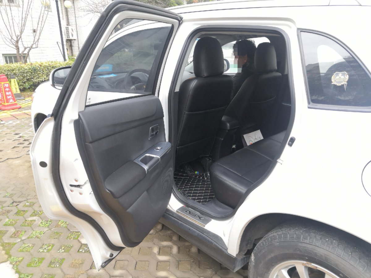 三菱asx劲炫2013款2.0lcvt两驱精英版,三菱劲炫asx一公里多少油钱