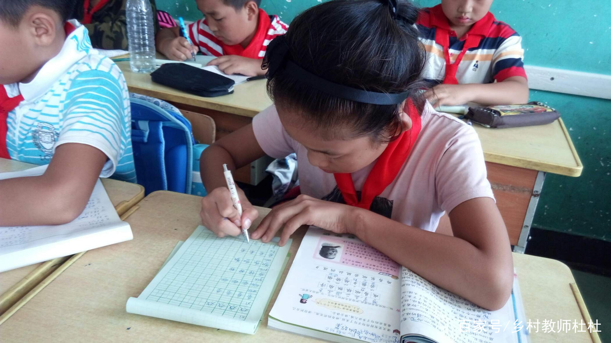 孩子写字一堆毛病,孩子写字要看着才能写好怎么办