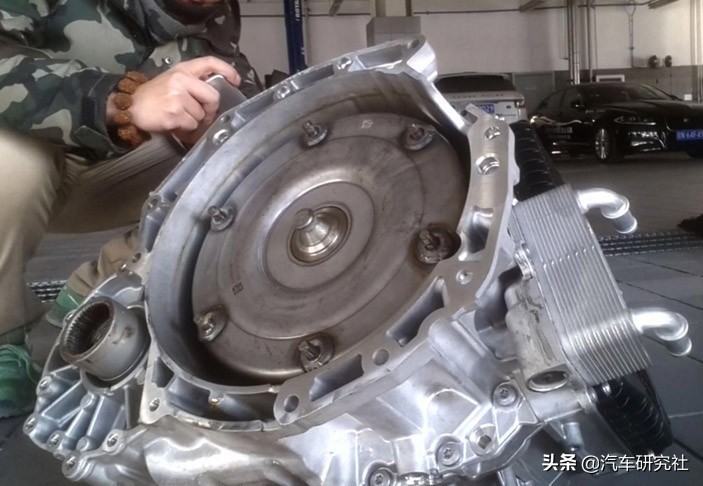 国外质量很差的SUV路虎，为何在国内地位颇高