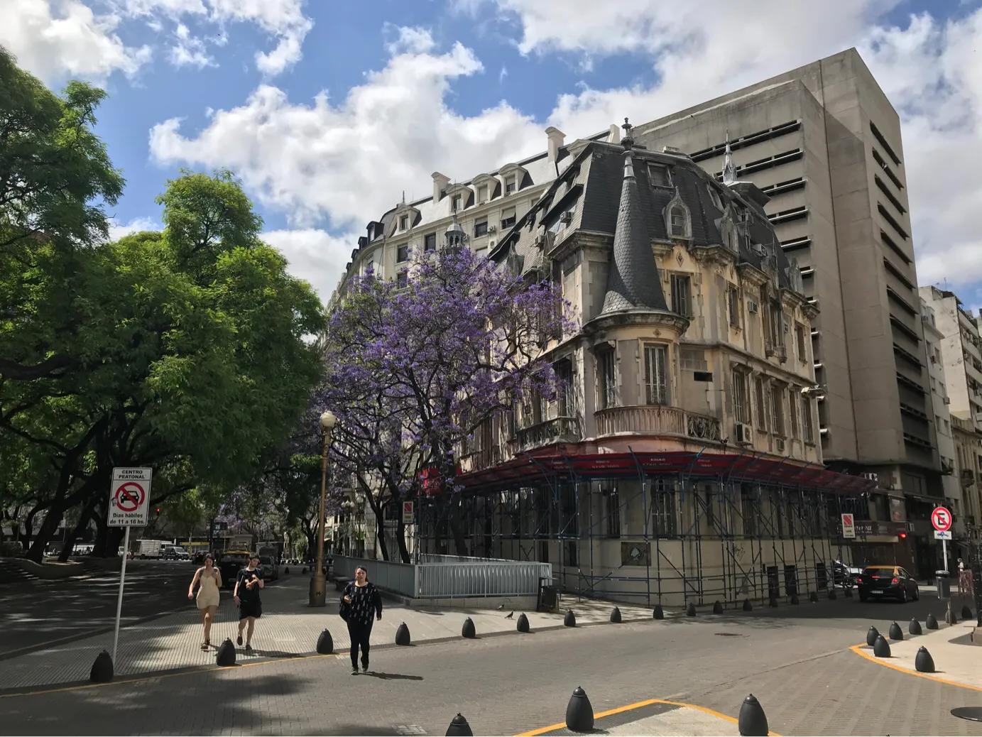 英国单方面宣布疫情结束,英国疫情首相喊话英文版