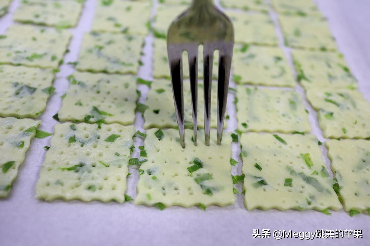 无油苏打饼干自己做,教你轻松做无糖无油小饼干