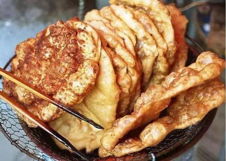天津特色美食天津煎饼果子 (天津风味小吃三绝)