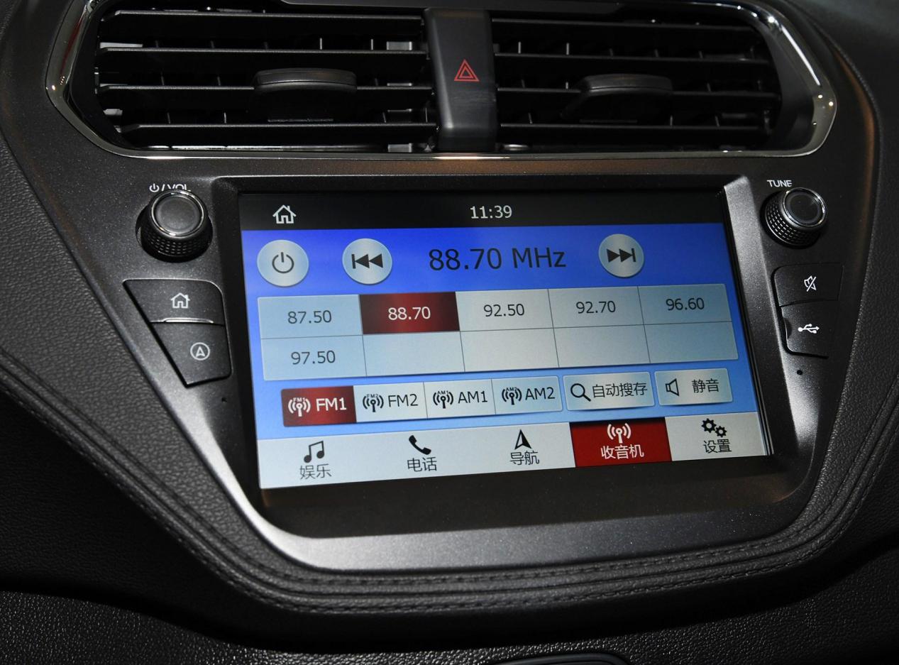 十万级紧凑车型谁的性价比更高,帝豪GL比福睿斯更合适年轻人