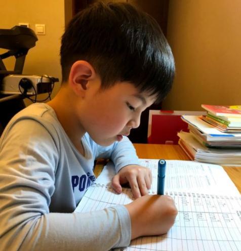 小孩不爱写作业到底该怎么办才好,孩子不爱写作业字也写不好咋办