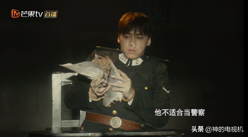 李易峰金晨谈隐秘而伟大导演合影,隐秘而伟大李易峰在墙上壁咚金晨