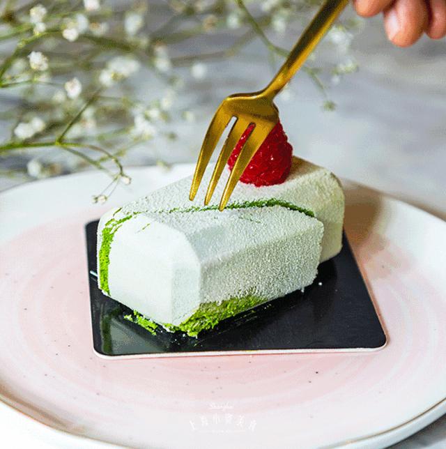 人广新开宝藏甜品店，把小笼包做成了慕斯蛋糕！