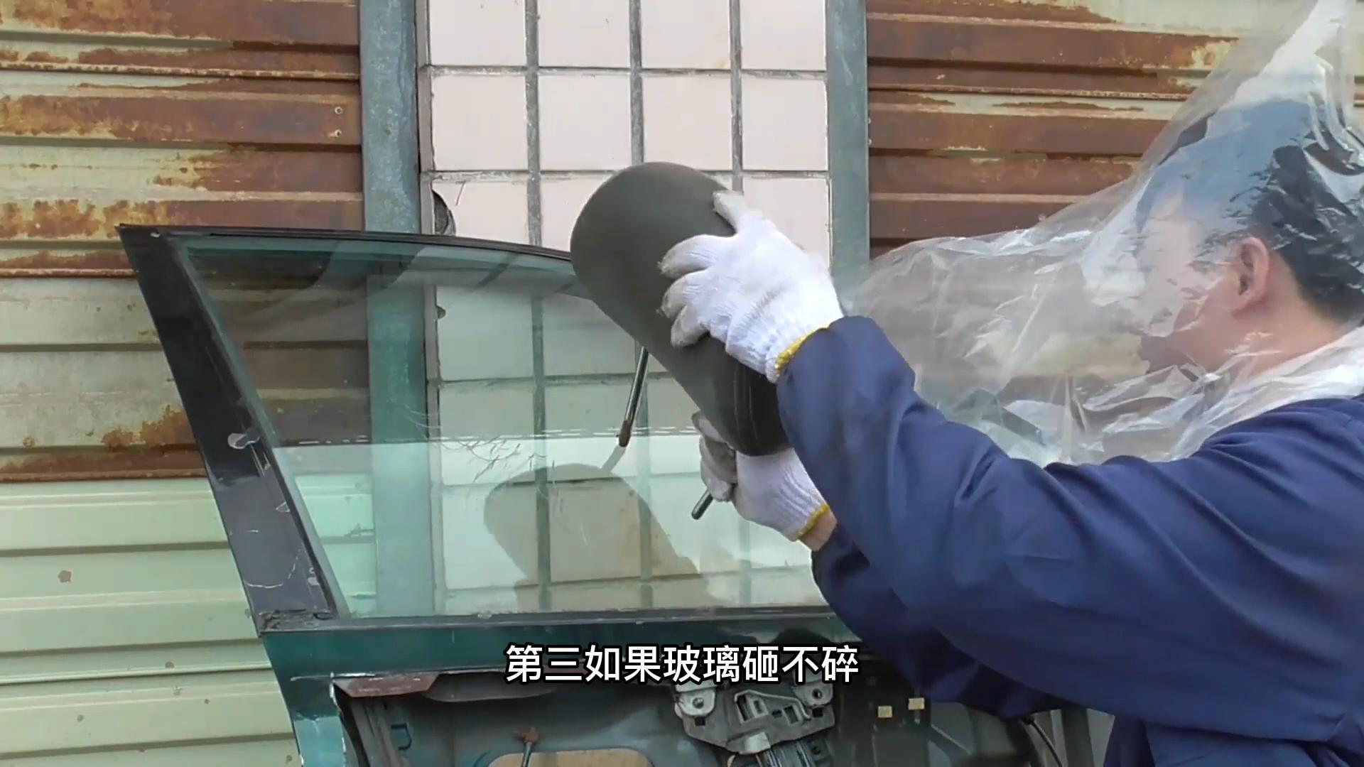 汽车落水后急救的正确方法,车辆落水后的4个自救逃生步骤