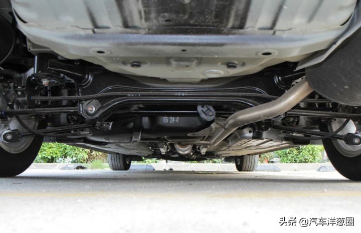 9万的十代雅阁,皇冠雅阁对比