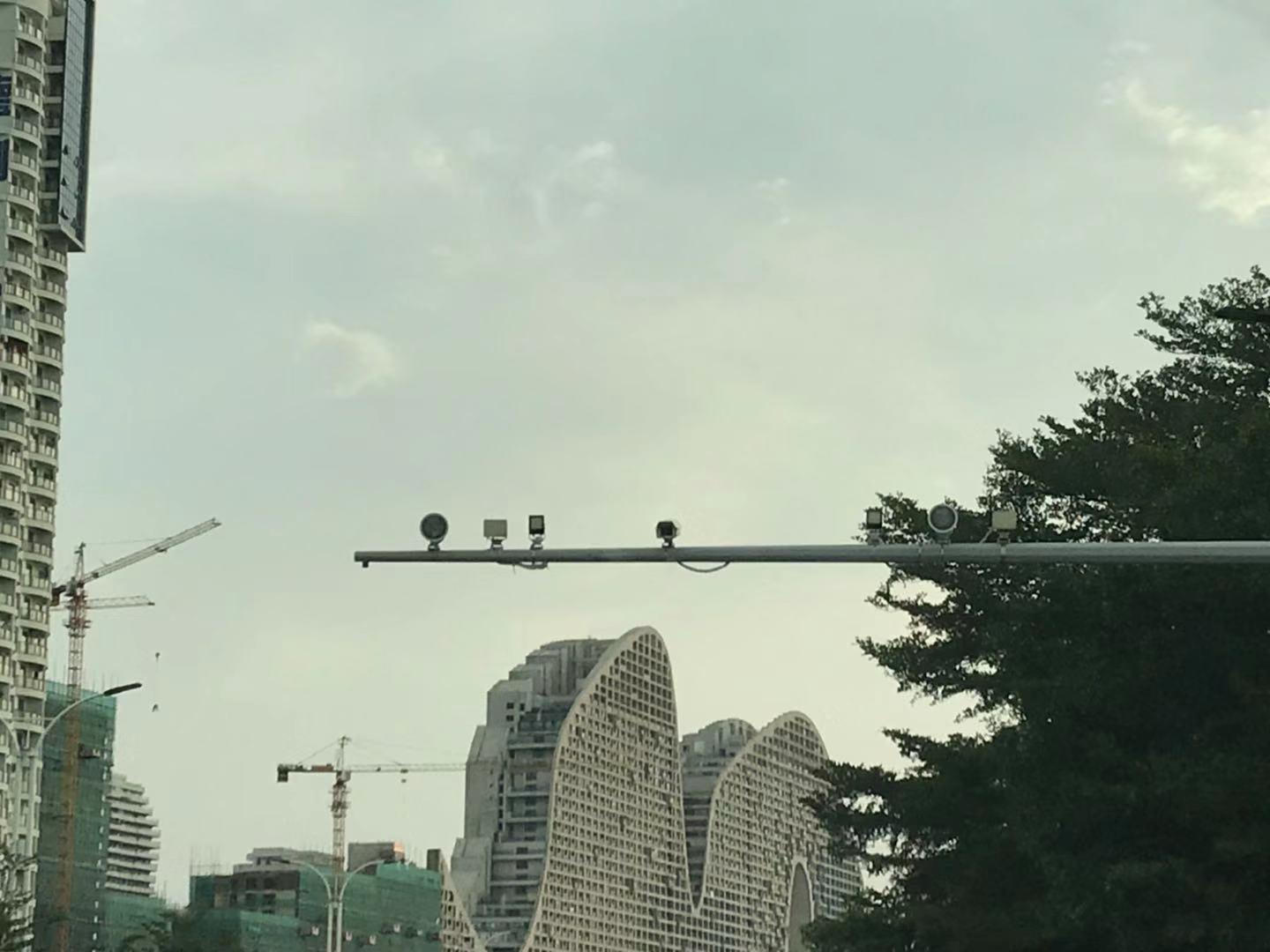 回趟合浦上百个摄像头拍下了我的微笑，实现了“明星梦”