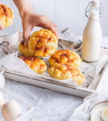 好吃的无奶油菠萝包,港式菠萝包的制作方法视频全过程