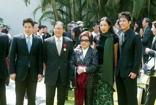 三房太太，13名子女，争夺几百亿家产，霍家宫斗比港剧精彩多了