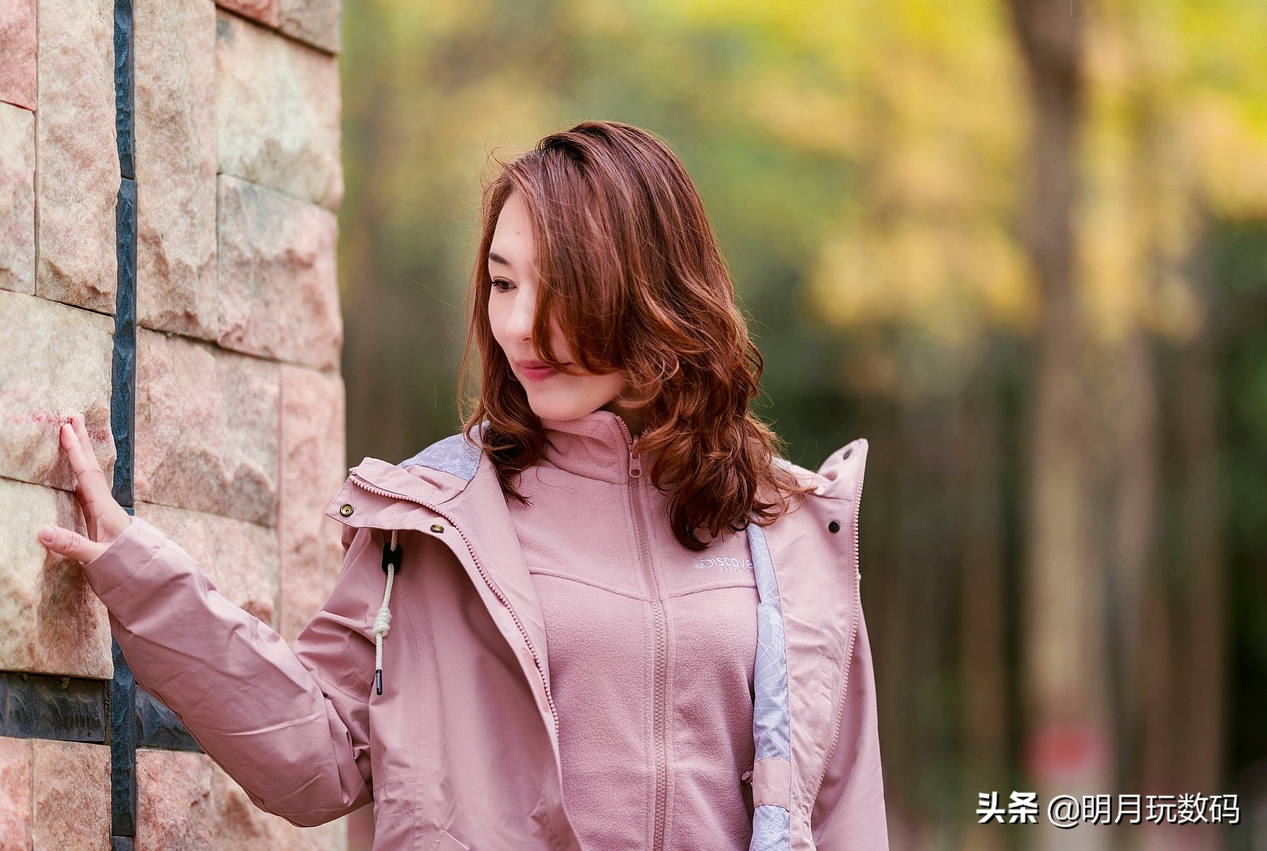 什么冲锋衣时尚好看,冲锋衣高级感秋冬时尚