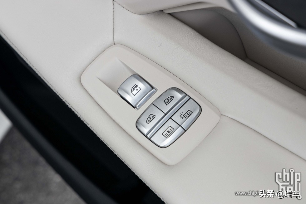 新款宝马m760liv12曜影特别版,宝马的v12