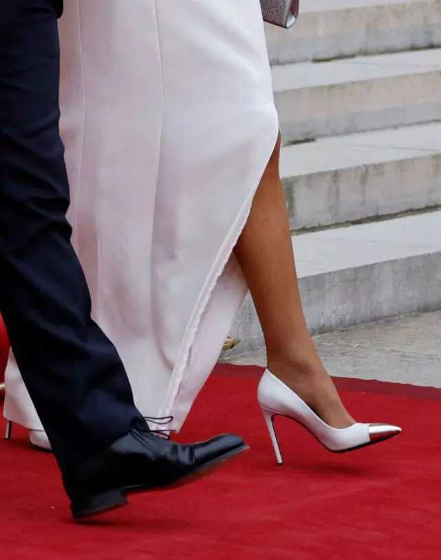 布里吉特穿大衣,布里吉特穿黑白配