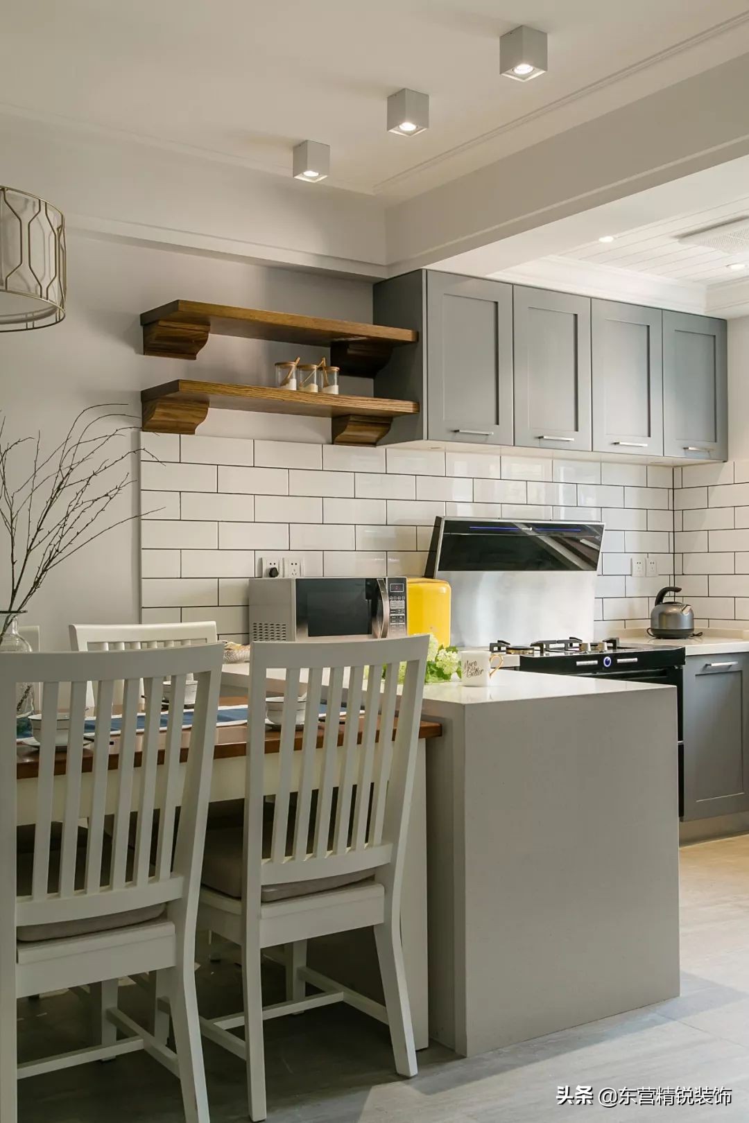 餐厨一体设计让空间显得很宽敞,餐厨客厅一体设计效果图