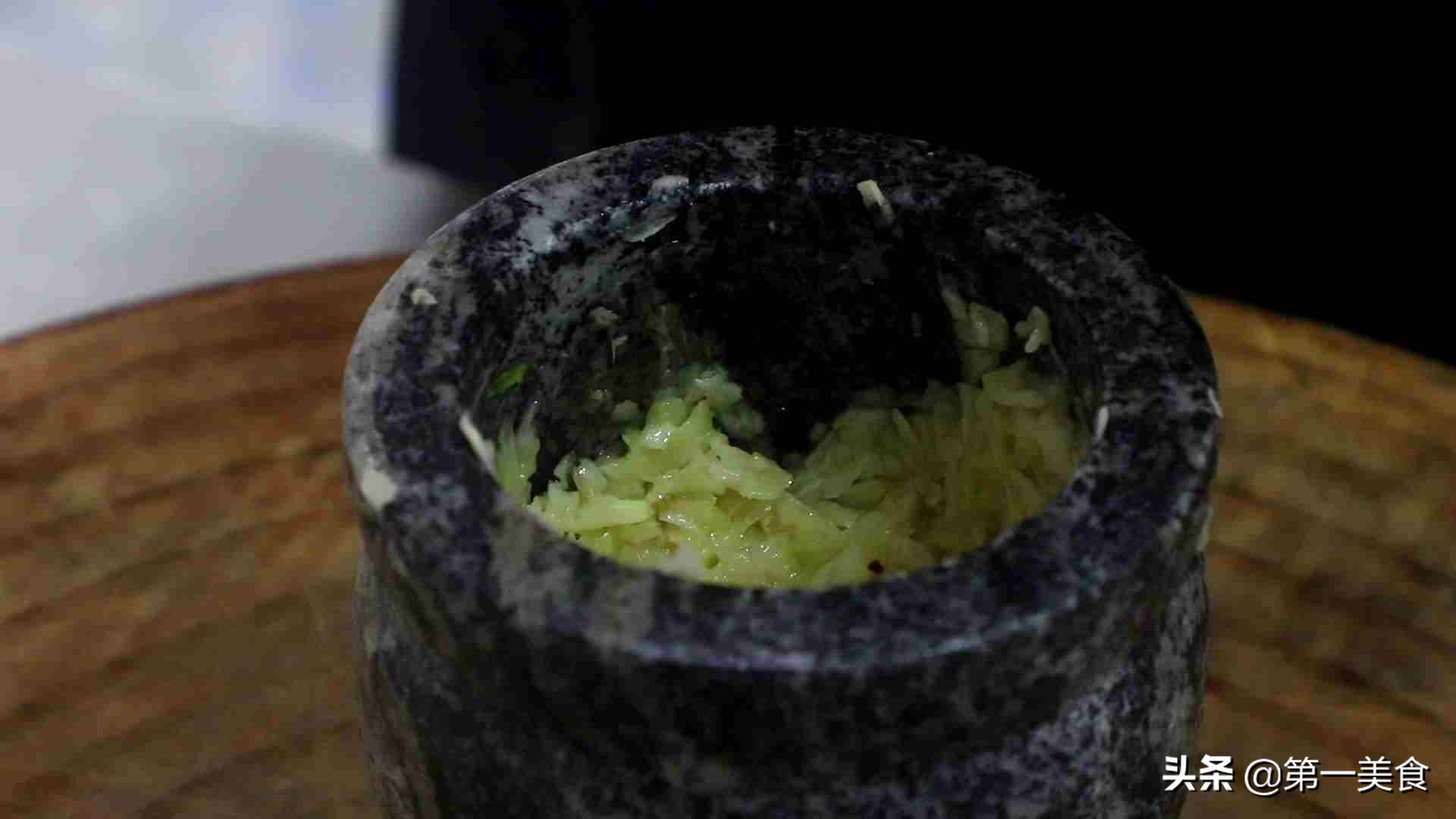 自制香肠的家常做法10斤肉多少盐,自制香肠是煮熟保存还是生的保存