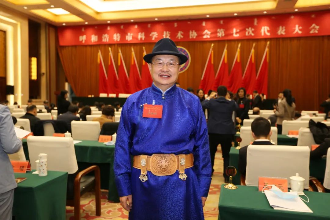 “青城鲁班”以“匠心”献“爱心”——记第八届全国道德模范提名奖获得者韩佳彤