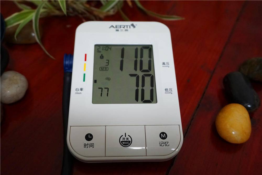 爱尔泰血氧饱和度仪,aicare电子臂式血压计