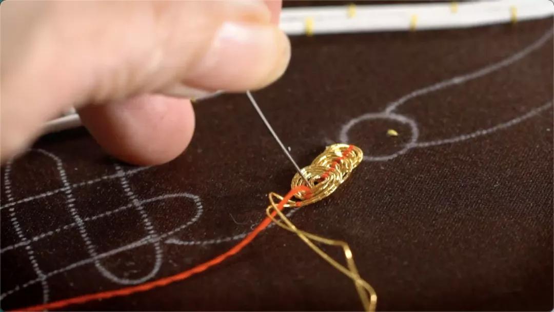 一座是工艺“潮”城，一座是设计“潮”城：潮绣的华丽转身