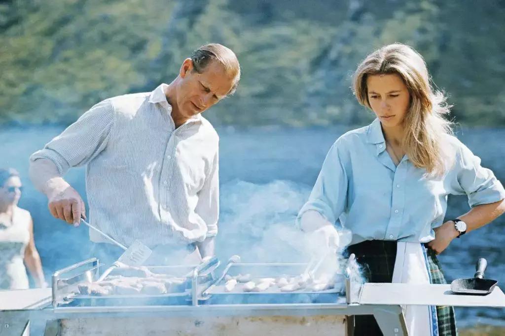 93岁女王年年放暑假！深扒女王秘密“朋友圈”，看看她都玩些啥