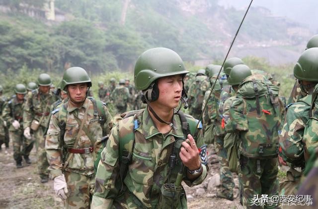 编造虚假故事或经历,编造的故事