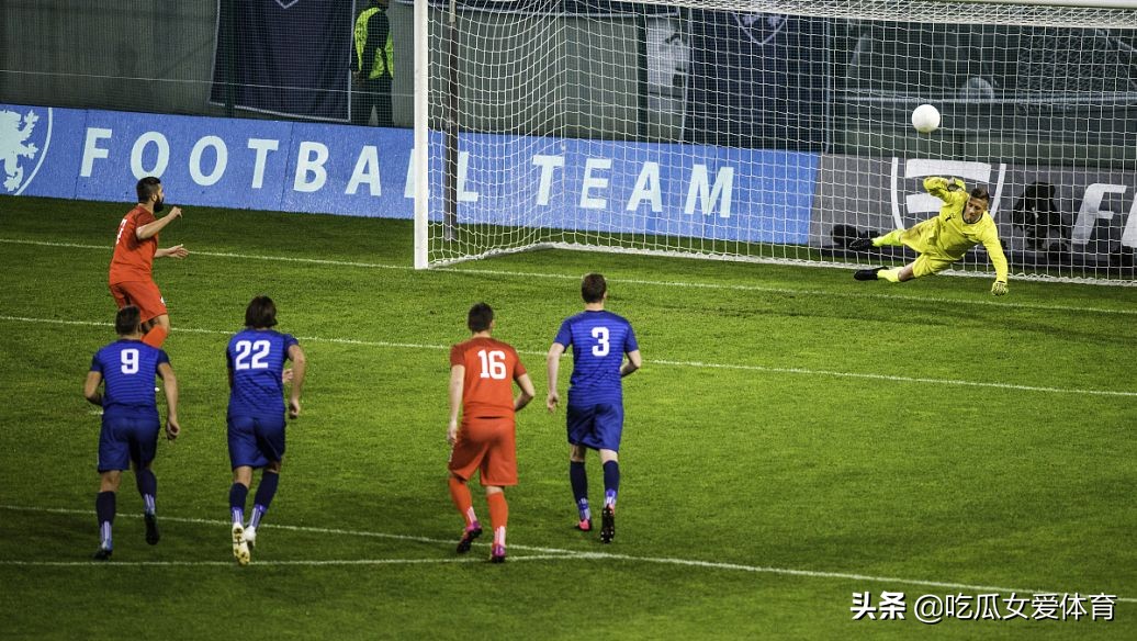 实况足球的中文解说是谁解说的,与青春挥挥手