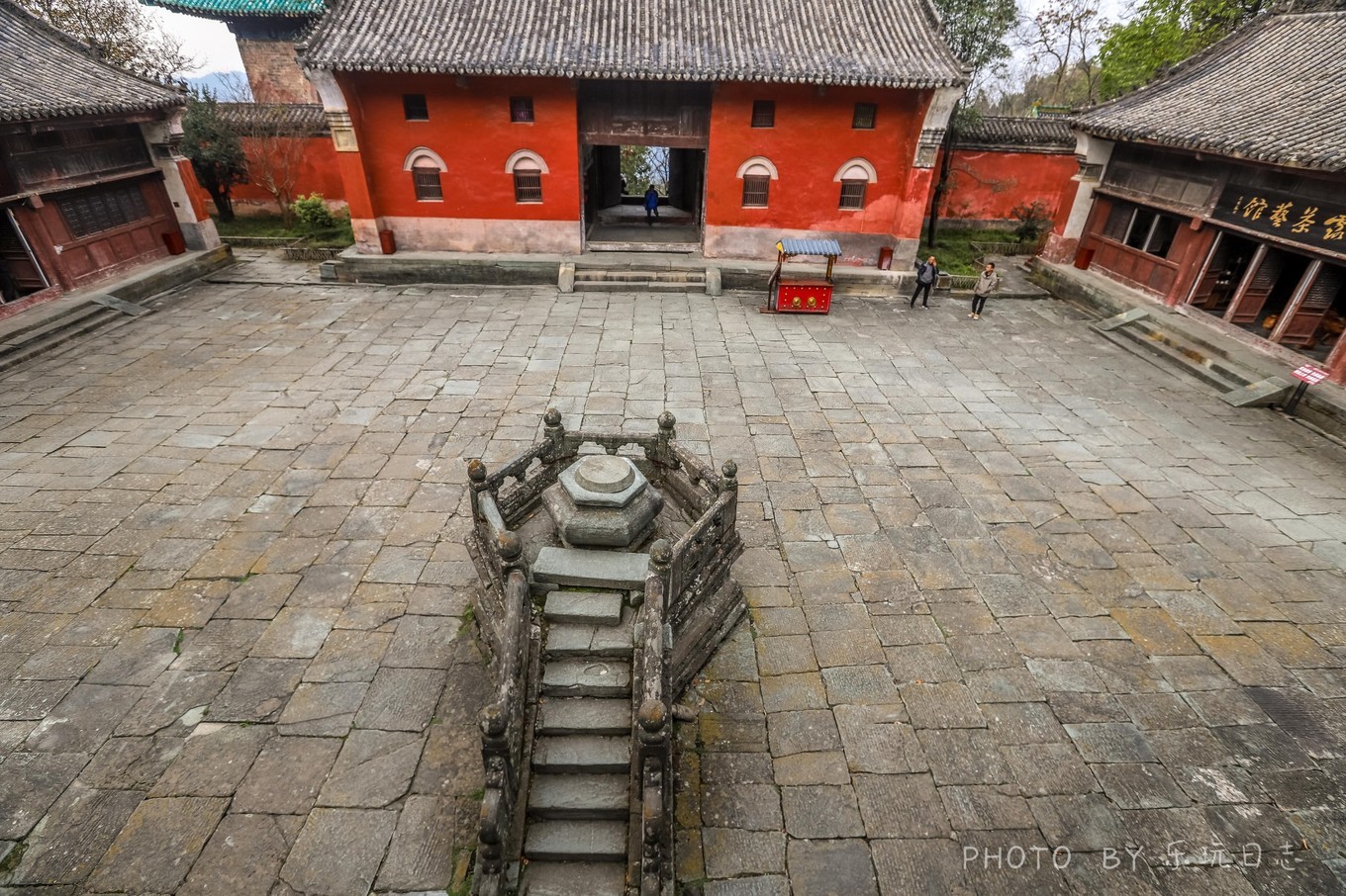 中国的世界文化遗产武当山金顶,悬崖绝壁山水画