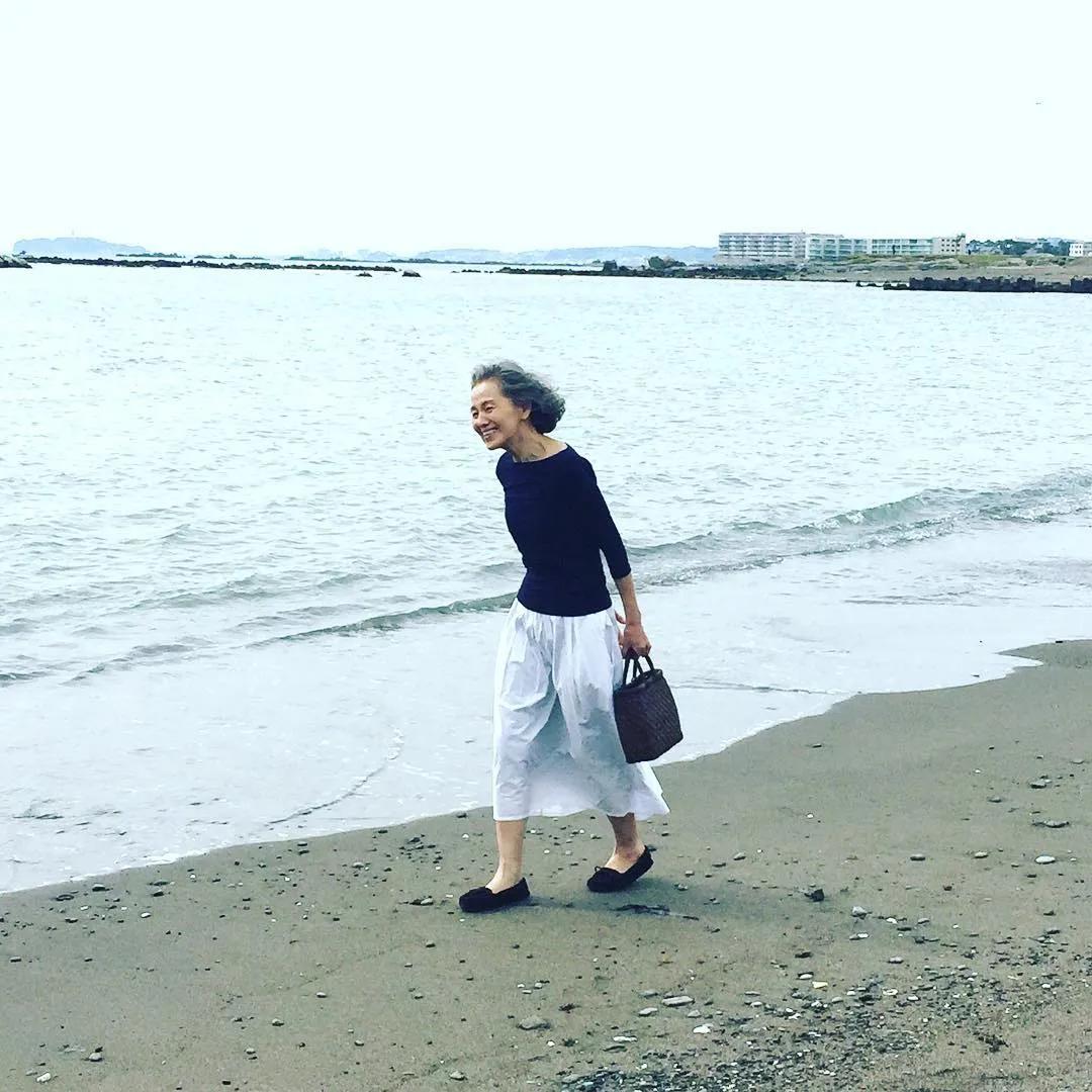 75岁日本家庭主妇日常,日本中年家庭主妇一天的真实生活