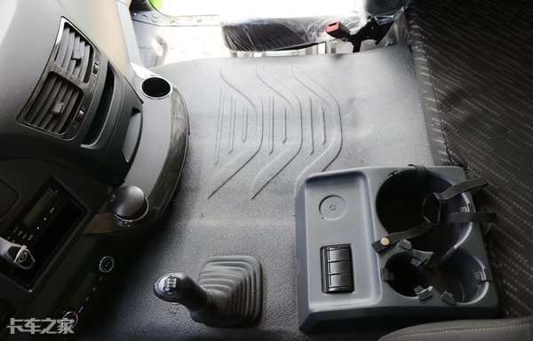 国六动力强劲车,国六解放j6p牵引车自重