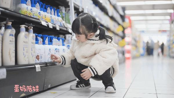 怎么教会幼儿正确超市购物,怎么教宝宝逛超市视频