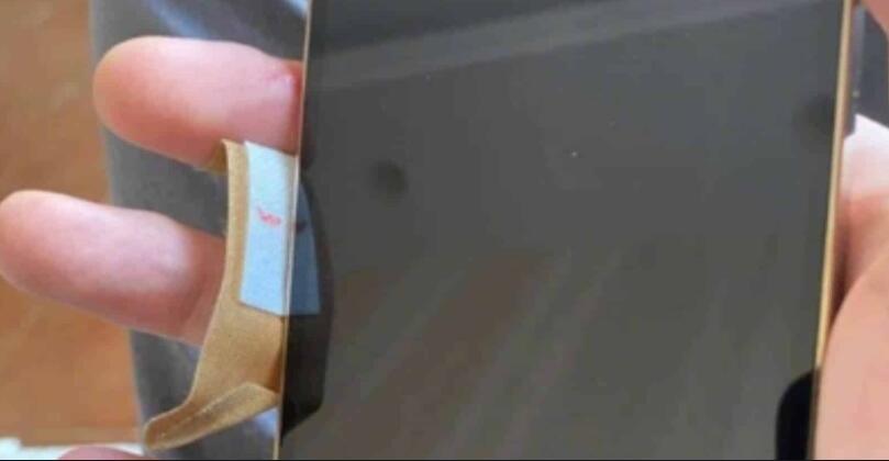 泰国一男子因被iphone12手机割破手指发帖惹果粉怒怼