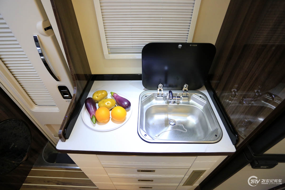 自行式房车c型空调每天要多少电,空调开一晚上耗电测评