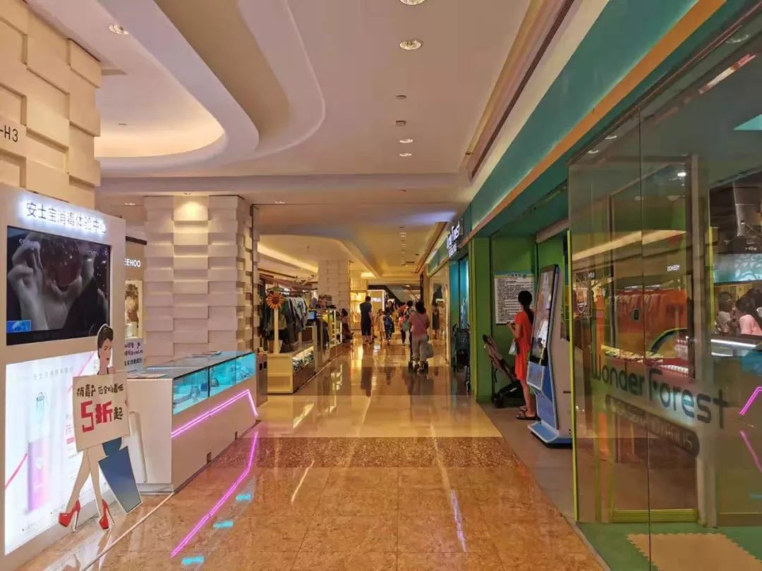 年销售额32亿！一个体育老师打造的商场，在深圳竟火了11年