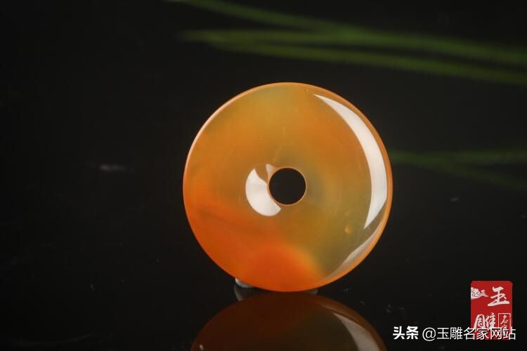 黄龙玉不同颜色如何讲解,黄龙玉怎么保养方法如下