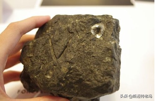 人造钻石与天然钻石在外观上,人造钻石和天然钻石的价格差异