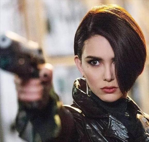 昆凌高中和周杰伦绯闻,昆凌嫁给周杰伦后咖位