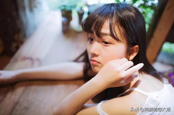 超感人！老婆挺着肚子回家，却听到老公房间的轻微*吟呻**声