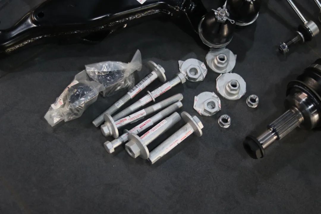 经典老车丰田lc90翻新复活,老款普拉多120翻新