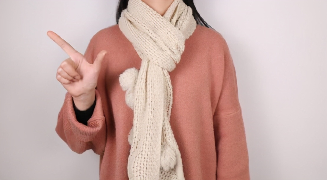 教你围巾的好看系法好看又减龄,这么多款围巾系法总有一款适合你