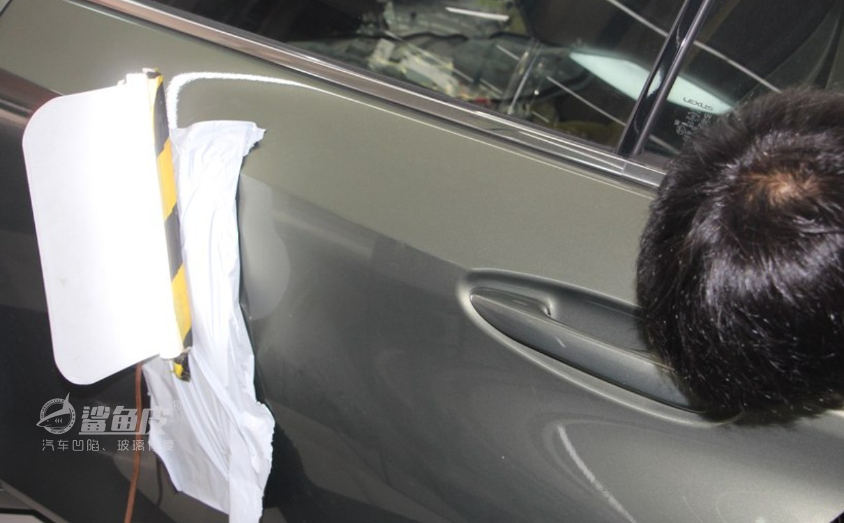 成都雷克萨斯车门凹痕修复,雷克萨斯车门凹陷维修方法