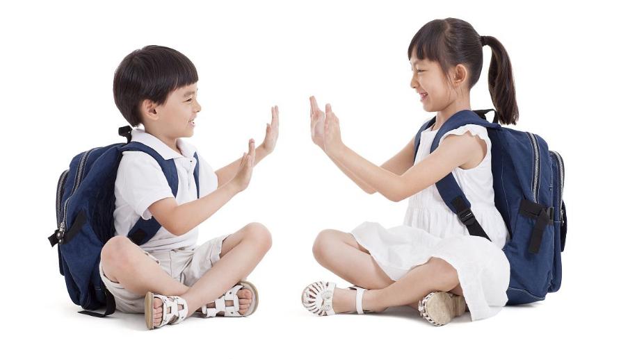 孩子在学校喜欢女同学怎么办,如果孩子喜欢同桌的女孩该怎么办