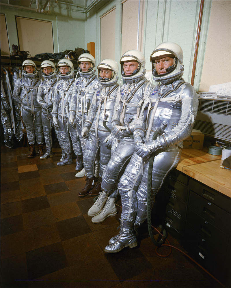 从“阿波罗1号”全体乘员牺牲，到实现20世纪最伟大成就之一，人类登月50年，从悲剧到传奇