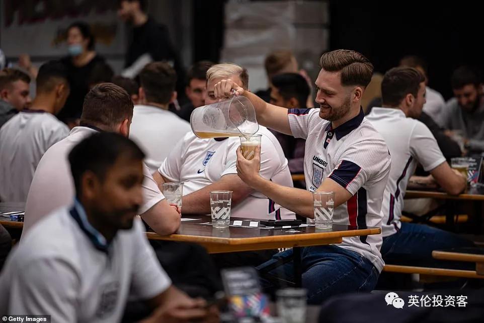 鑻辨牸鍏拌繘鐞冨悗3涓囧悕鐞冭糠鐤媯搴嗙,2018涓栫晫鏉嫳鏍煎叞鐞冭糠鐙傛