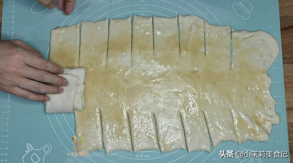 烙饼时用热水烫面粘手怎么办,烙饼里面抹油