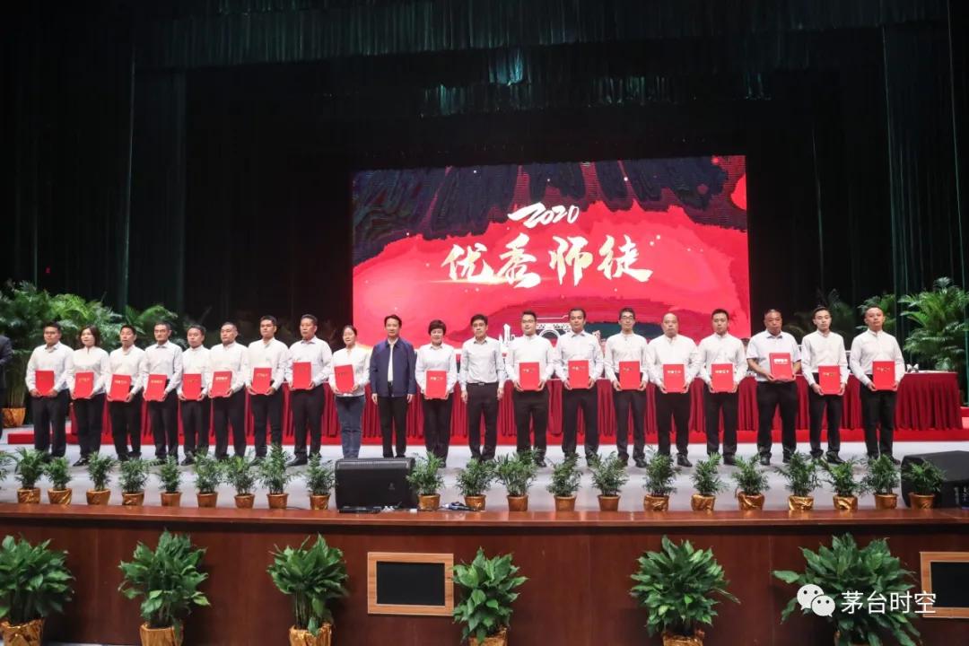 三跪九叩拜师视频,三跪九叩师父