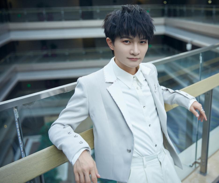 “心有所愿，再平凡也不孤单”，周深情意悠长的《念》发行三周年