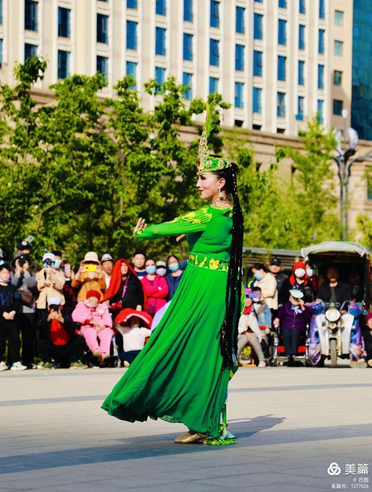 洛阳牡丹广场：*疆新**舞大联欢