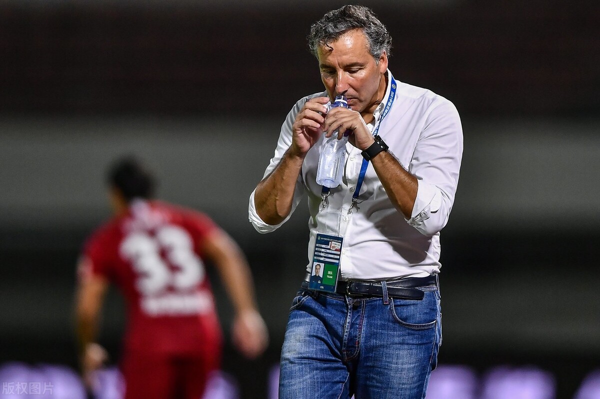 中国球迷送别主帅,河南球迷送别多拉多