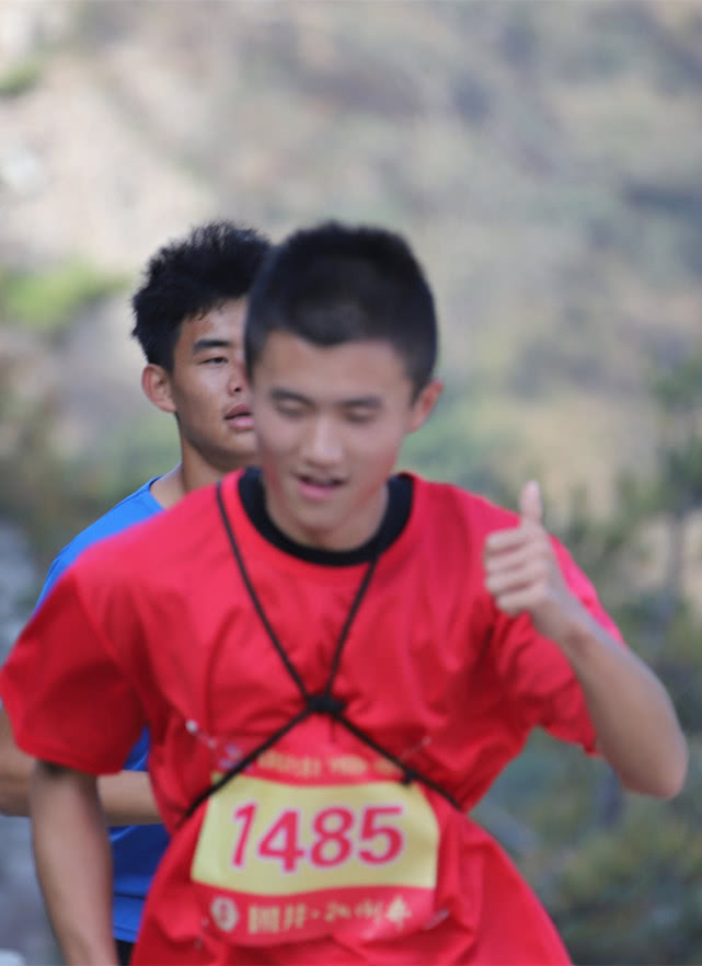 教你一个拍照技巧当你的相片模糊,拍出来的照片太模糊了怎么弄清晰